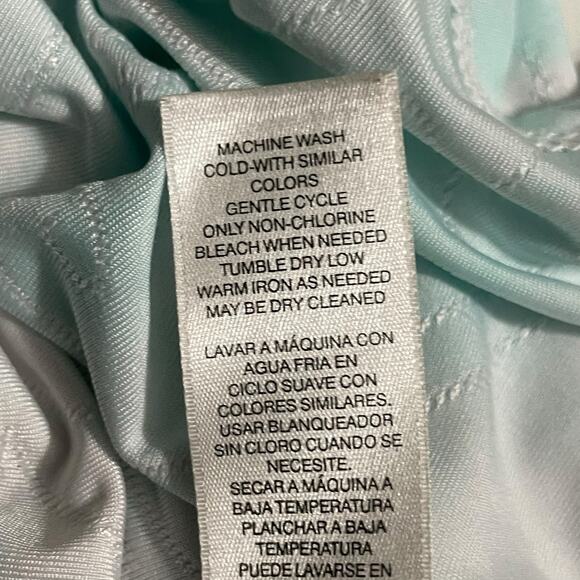 Chicos Womens Blouse Size 2 or Large White Blue Embroidered V Neck 3/4 Sleeve - Picture 7 of 13